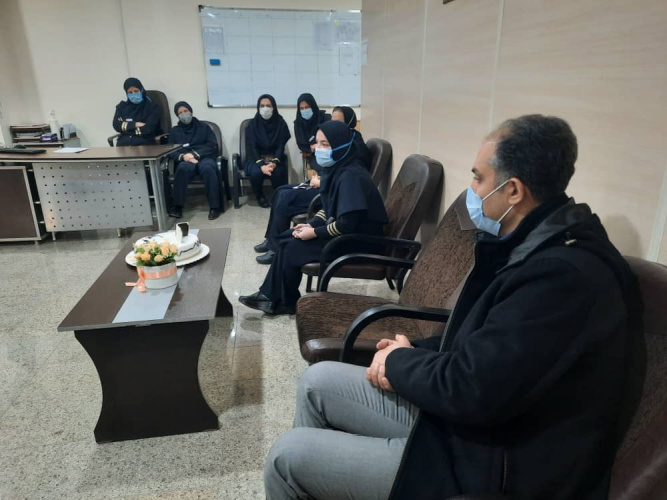 تقدیر رئیس مرکز از مترون و سرپرستاران