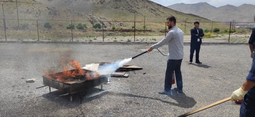 برگزاری کلاس آموزشی آشنایی با کاربرد کپسول های آتش نشانی و اطفاء حریق